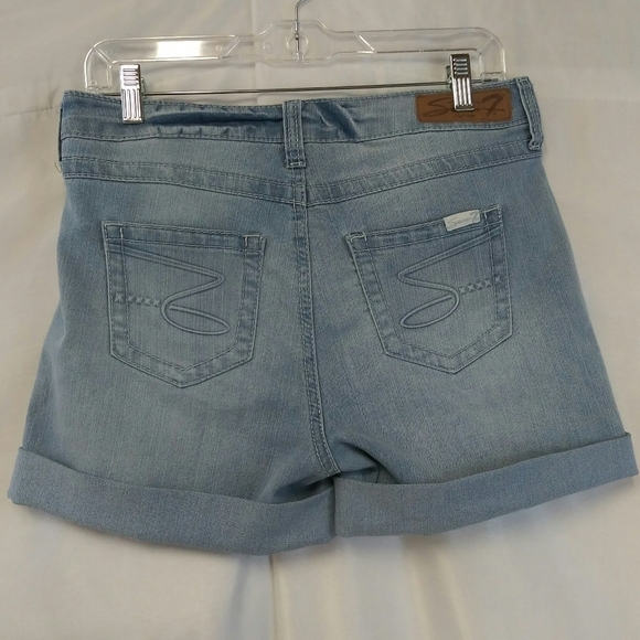 Seven7  Blue Light Wash Whiskering Mid Rise Zip Up Cuffed Hem Denim Jean Shorts - Picture 5 of 11